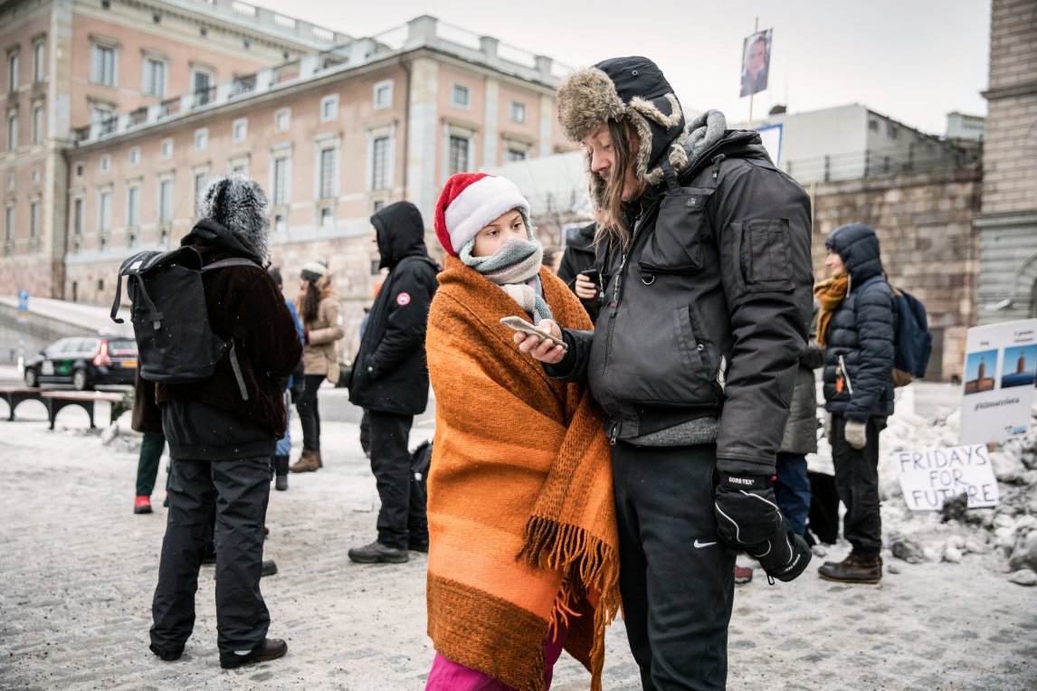 BESCHÜTZER
Ihre Familie gibt Greta Thunberg Halt – meist begleitet Vater Svante sie zu ihren öffentlichen Auftritten
