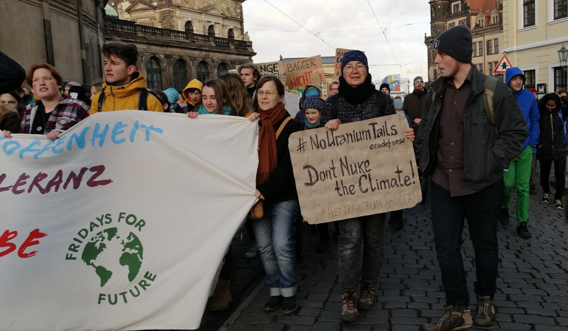 <p>Alexandra Korolewa beim Klimastreik mit Fridays for Future in Dresden, 2019</p>
