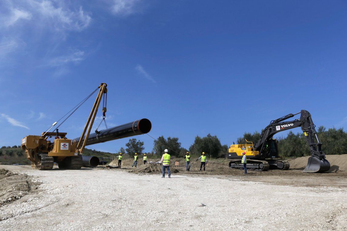 Das Trans-Adriatic-Pipeline-Projekt in Albanien, eines der vielen teuren Infrastrukturvorhaben, das die Nutzung des klimaschädlichen Erdgases auf Jahre hinaus festschreiben wird
