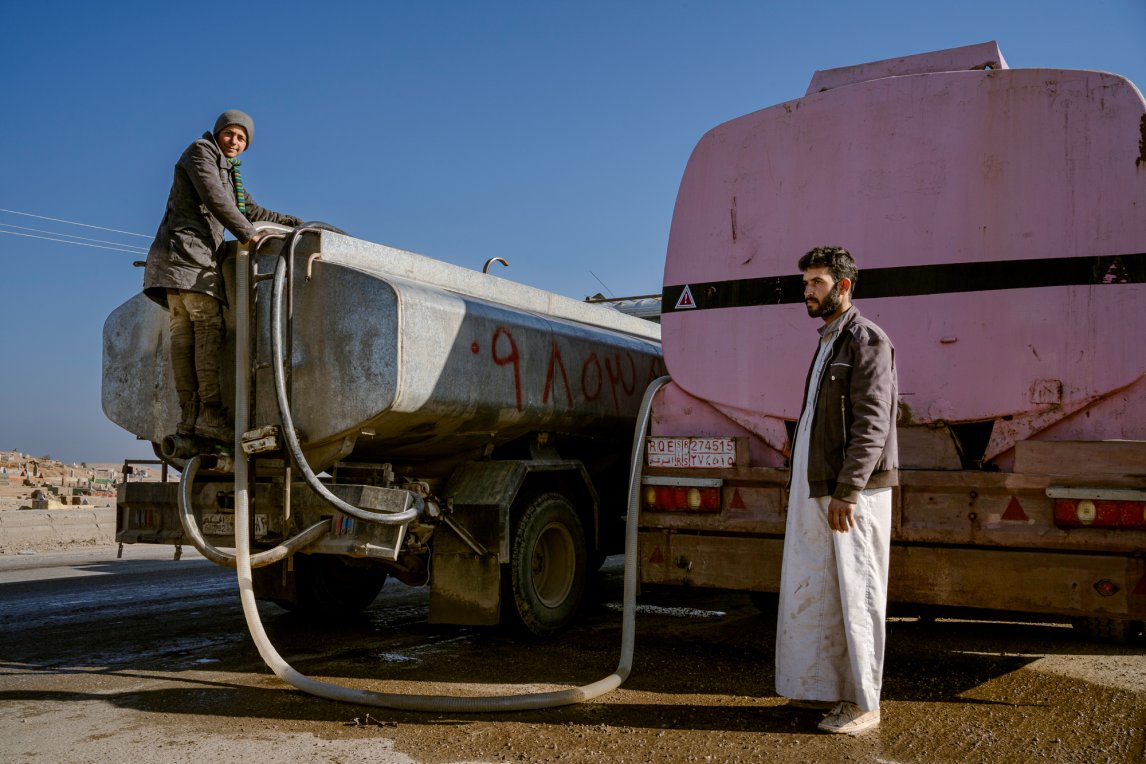 <p>UNGESTILLTES GRUNDBEDÜRFNIS Auch Trinkwasser ist knapp und wird nun mit Tankwagen in die Stadt gebracht</p>
<p> </p>
