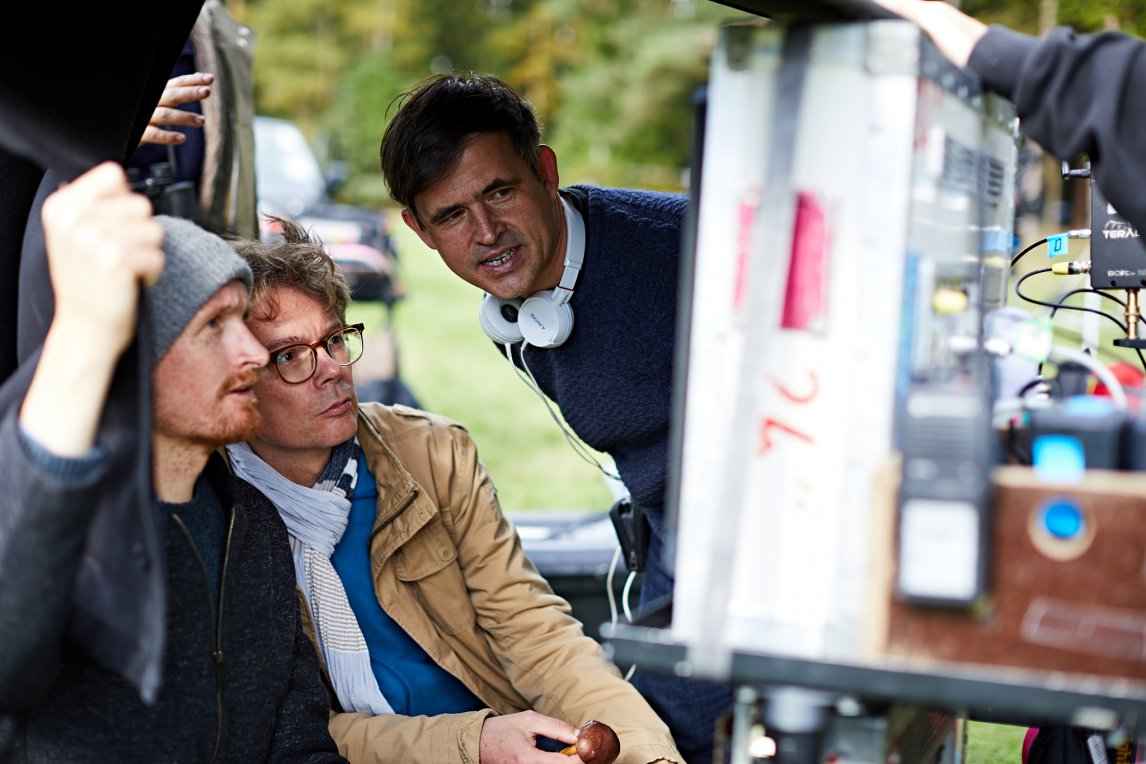 Regisseur Oliver Haffner (rechts) am Drehset für seinen Film „Wackersdorf“, der am 20. September in die Kinos kommt
