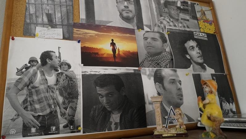 Eine Pinnwand im Büro des Nadeem-Zentrums in Kairo im Januar 2018 zeigt Fotos von Menschen, für die sich die Organisation einsetzt

